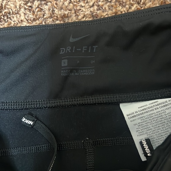 Nike Dri Fit size small black leggings. EUC. zip back pocket, mesh calf detail. - Picture 3 of 11